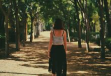 Mujer sonriente y saludable en la menopausia