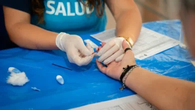 Persona realizándose una prueba de VIH en un centro de salud