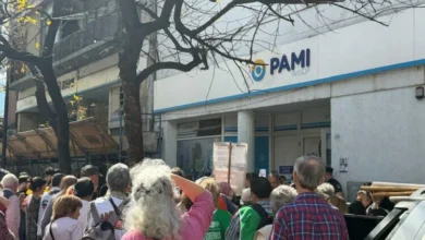 Profesionales de la salud del PAMI protestan en las calles
