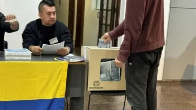 Comunidad colombiana en Córdoba votando en la segunda vuelta presidencial