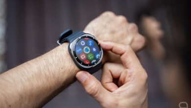 Imagen del Samsung Galaxy Watch Ultra 2 con su pantalla iluminada y detalles de su diseño