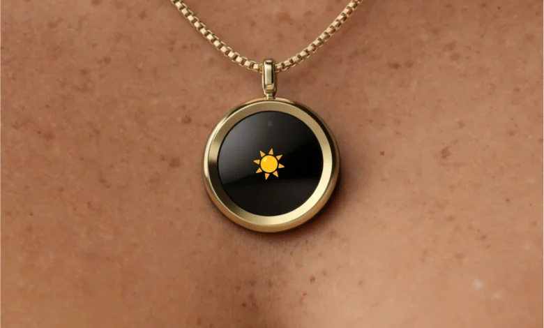 Imagen de The Gem, un dispositivo pequeño que se cuelga del cuello para monitorear la exposición al sol