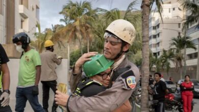 Equipo de médicos venezolanos en la búsqueda de sobrevivientes en la zona del desastre