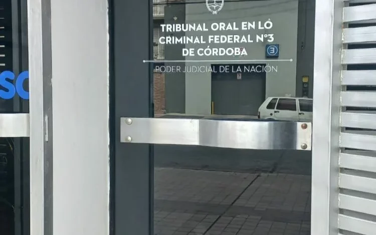 Persona con discapacidad recibiendo atención médica