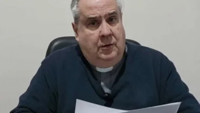Imagen de un grupo de personas unidas en apoyo a las personas con adicciones