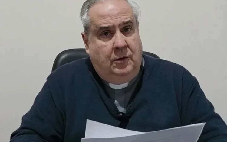 Imagen de un grupo de personas unidas en apoyo a las personas con adicciones