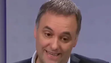 Manuel Adorni en una conferencia de prensa