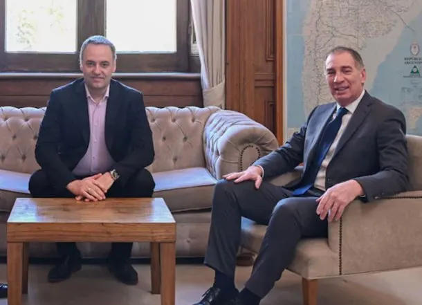 Imágenes de Diego Santilli y Javier Milei en una reunión en la Quinta de Olivos