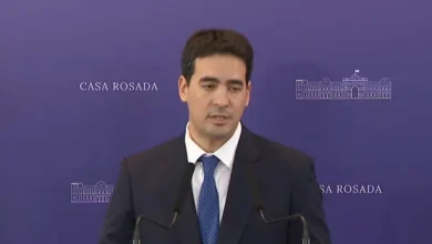 Adrián Ravier en una conferencia de prensa