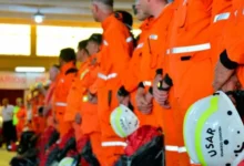 Miembros de la Brigada de Rescate de Córdoba preparándose para viajar a Venezuela