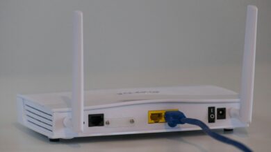 Router de red con una bandera de la Unión Europea