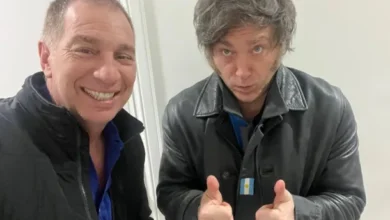 Javier Milei y Diego Santilli en una reunión política