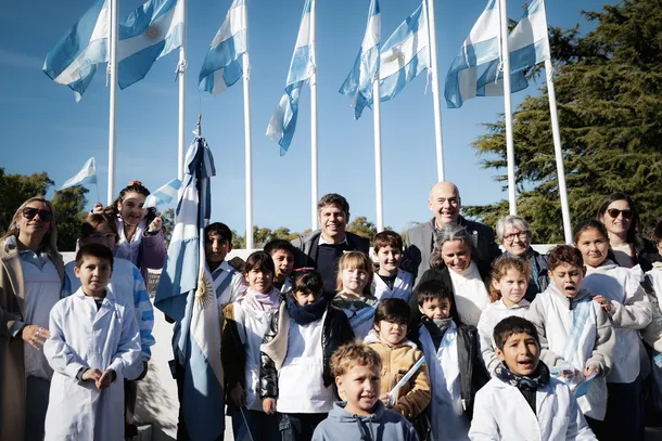 Kicillof habla en un acto conmemorativo del Día de la Bandera