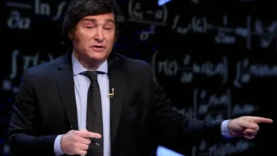 Estudiantes universitarios protestando por el financiamiento de la educación
