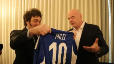 Milei y Messi celebrando el récord
