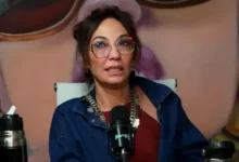 Imagen de Ernestina Pais sonriendo en un estudio de televisión