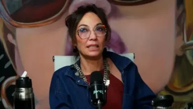 Imagen de Ernestina Pais sonriendo en un estudio de televisión