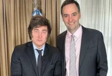 Manuel Adorni en una reunión de gabinete