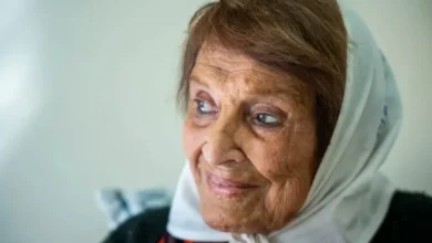 Taty Almeida con el pañuelo blanco, símbolo de la lucha por los derechos humanos