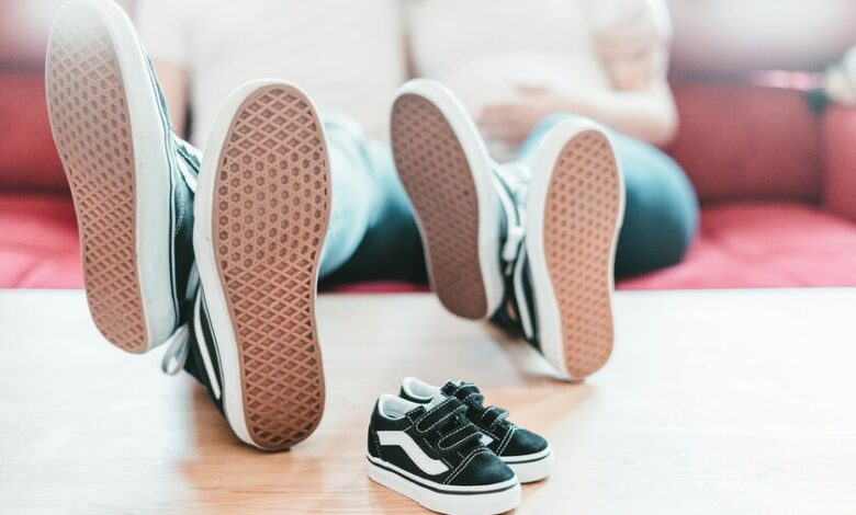 Niños con zapatos adecuados para su salud y bienestar