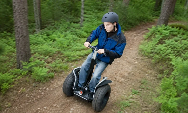 El Segway, un vehículo personal de dos ruedas paralelas con una plataforma central