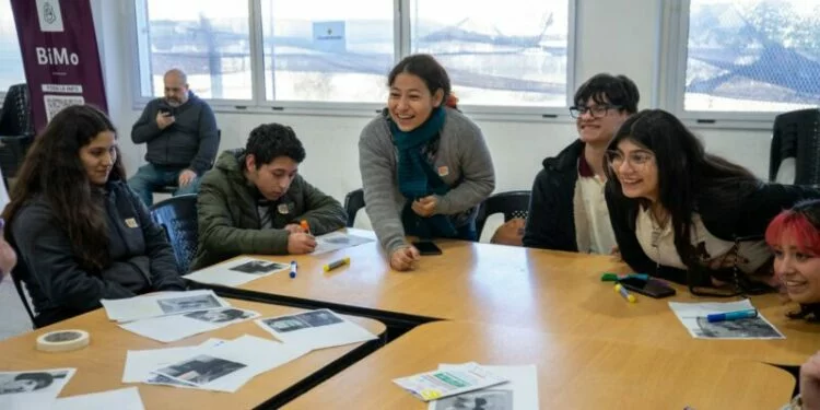 Estudiantes participando en jornadas de orientación vocacional en los Parques Educativos de Córdoba