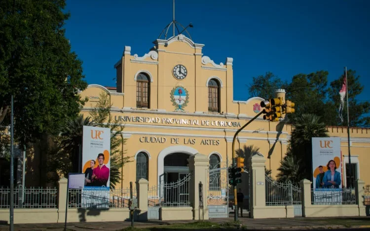 Universidad Provincial de Córdoba, estudiantes, docentes, no docentes, graduados