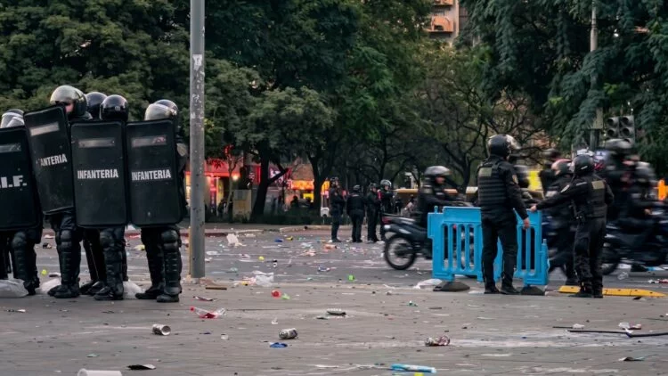Policía de Córdoba en operativo especial para garantizar la seguridad durante el partido de la Selección Argentina