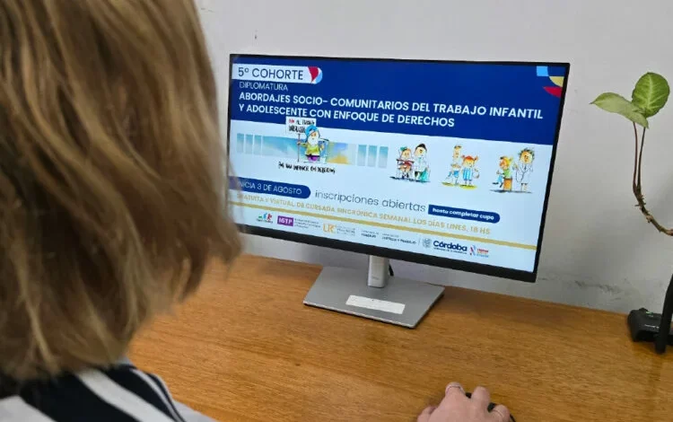 Imagen de una niña en un entorno de trabajo infantil, con un texto superpuesto que dice 'Erradiquemos el trabajo infantil'