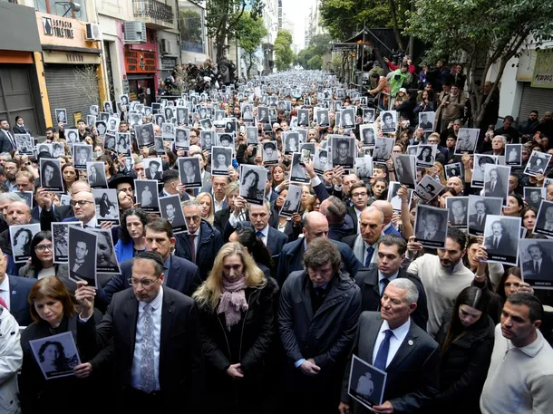 Imagen conmemorativa del atentado a la AMIA