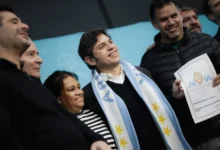 Axel Kicillof hablando en un acto público