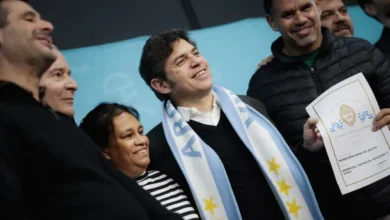 Axel Kicillof hablando en un acto público