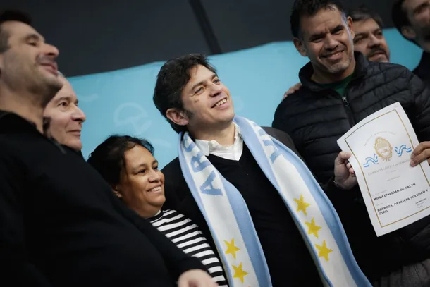 Axel Kicillof hablando en un acto público
