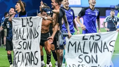 La bandera de Malvinas durante el partido del Mundial 2026