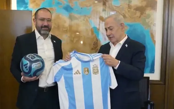 Benjamin Netanyahu apoyando a la Selección Argentina en el Mundial 2026