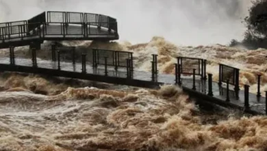 Imagen de las Cataratas del Iguazú con el caudal del río aumentado