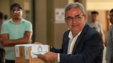 Raúl Jalil, gobernador de Catamarca, hablando en un evento político