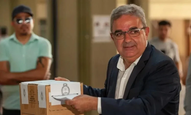 Raúl Jalil, gobernador de Catamarca, hablando en un evento político