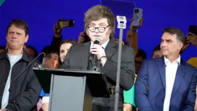 Milei y Flávio Bolsonaro durante el acto de lanzamiento de la candidatura presidencial