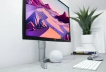 Imagen de un monitor LG con un icono de advertencia sobre spyware