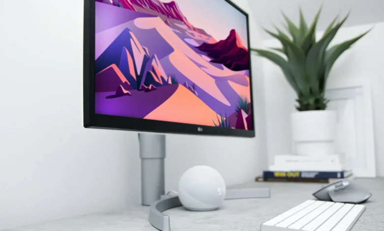 Imagen de un monitor LG con un icono de advertencia sobre spyware