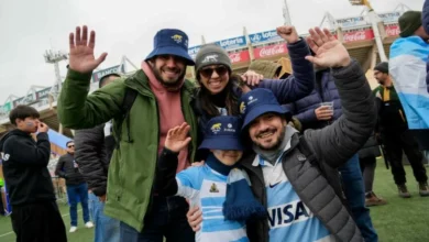 Imágenes de los turistas en el Estadio Mario Alberto Kempes durante el partido de Los Pumas