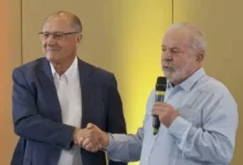 Bandera de Argentina y Brasil ondeando juntas