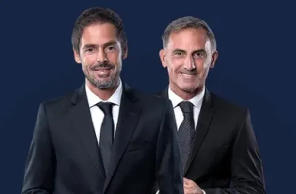 Mariano Closs narrando un partido de fútbol