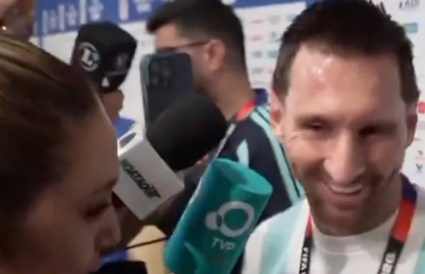 Lionel Messi y Sofi Martínez en la zona mixta