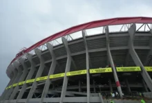 Imagen del Estadio Azteca durante la tormenta eléctrica