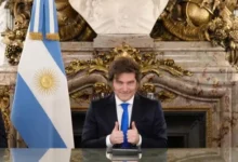 Javier Milei, presidente de Argentina, anunciando reformas en el Banco Central