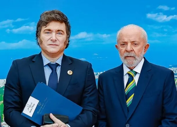 Bandera de Argentina y Brasil juntas, símbolo de la relación entre ambos países