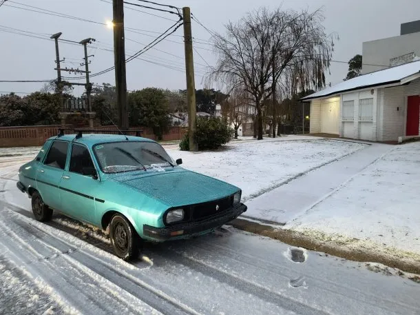 Imagen de la nieve cayendo en la provincia de Buenos Aires