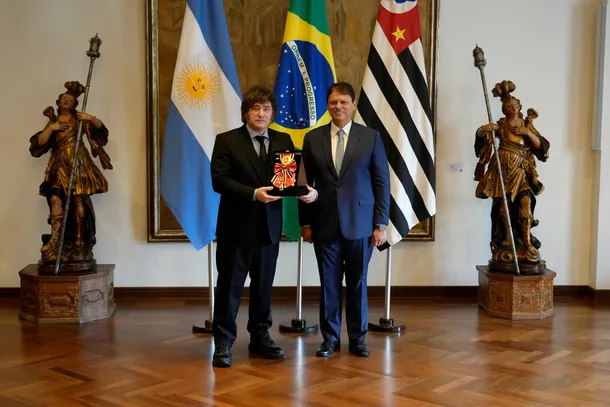 Javier Milei, presidente de Argentina, en un acto político en apoyo a la candidatura de Flávio Bolsonaro en Brasil